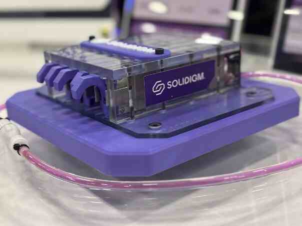 如何应对AI推理的数据洪流？专用SSD与液冷成破局关键