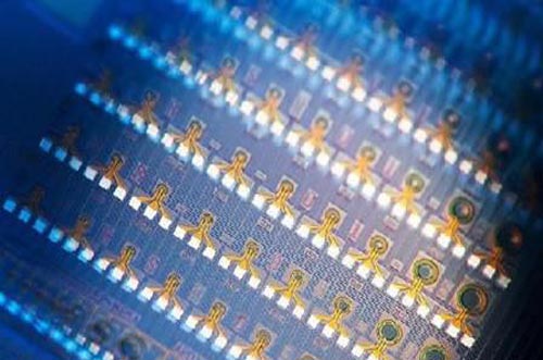 IHS下修今年半导体市场至衰退7.4％