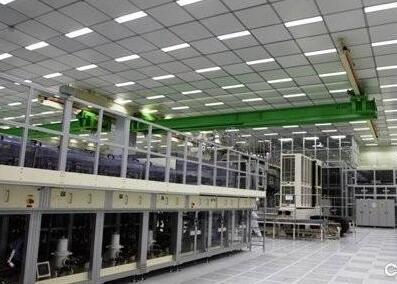 中国首条8.5代TFT-LCD玻璃基板生产线成功引板