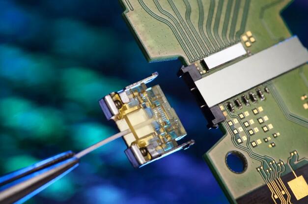 X86与ARM各自主导PC、服务器与移动手机市场