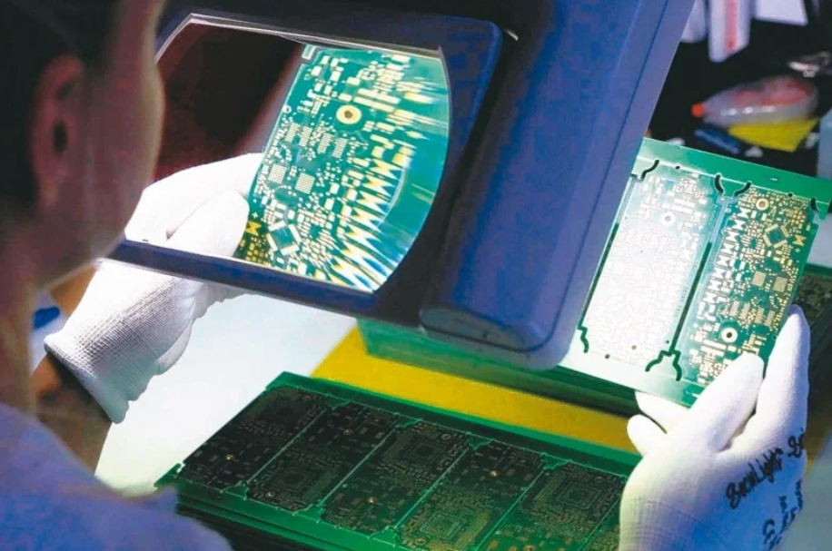 PCB厂积极扩产，带动设备厂旺到明年