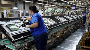 2021年国内AMOLED面板厂全年投产面积大幅增加57.0%