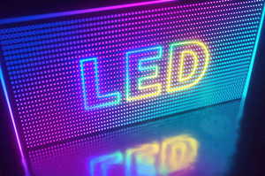 Micro LED市场规模2028年达8亿美元，未来五年复合年增长率达70.4%
