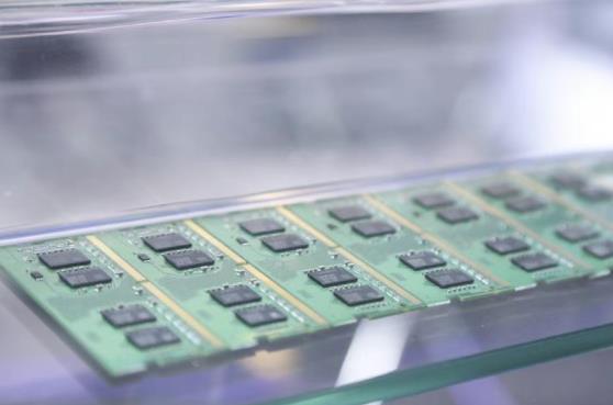DDR4市場突變！南亞科暫停報價釋放漲價信號