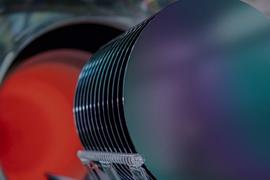 AI芯片與HBM推動硅晶圓需求：2025年Q2出貨量突破3327百萬平方英寸
