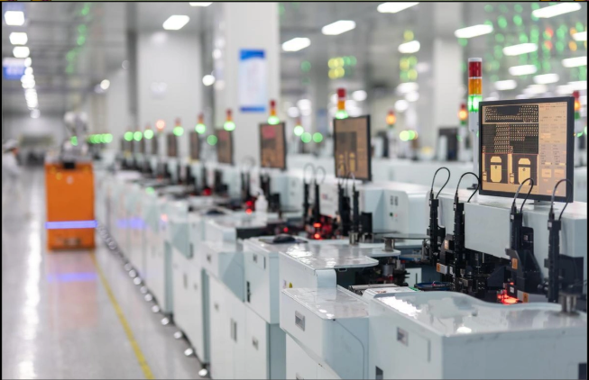 雙輪驅動下的電子元器件行業(yè)：技術迭代與國產替代重塑2025格局