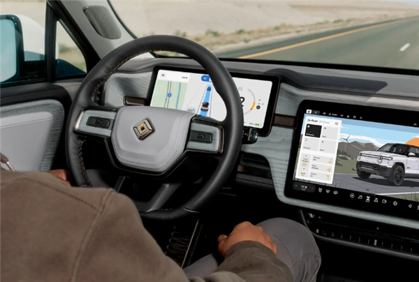 特斯拉勁敵放大招！Rivian 拋出自研芯片，Autonomy + 服務定價更親民