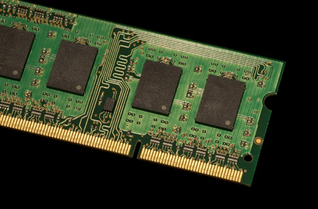 年增1845%！DDR4價格“史詩級”倒掛DDR5，車載DRAM缺口已現(xiàn)