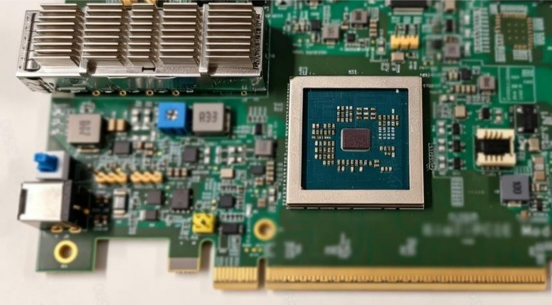 國產(chǎn)AI網(wǎng)卡新突破：奇異摩爾800G SNIC完成核心驗證，計劃年內(nèi)量產(chǎn)