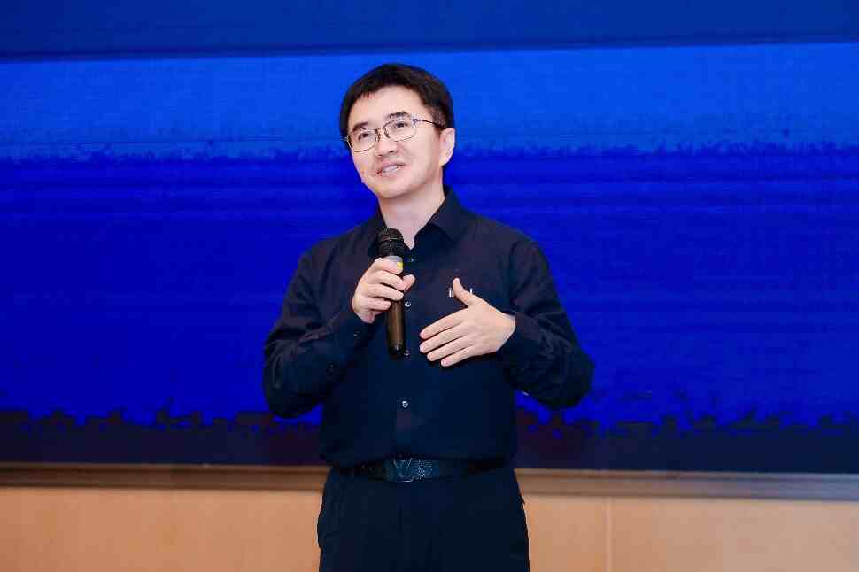 英特尔联合震有智联推出智联建安AI系统 以垂直大模型赋能建筑施工安全管控 英特尔联合震有智联推出智联建安AI系统 以垂直大模型赋能建筑施工安全管控
