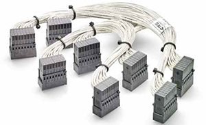 TE Connectivity新款STRADA Whisper直角电缆背板连接器