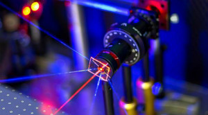 科学家使用金纳米颗粒阵列研制新型传感器