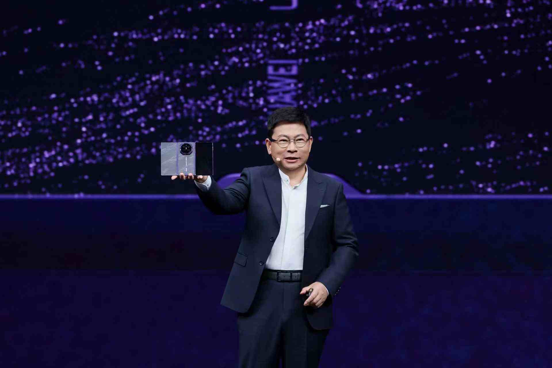 麒麟 9050 Pro 加持，華為 Mate XT 2 非凡大師解鎖三折疊新體驗